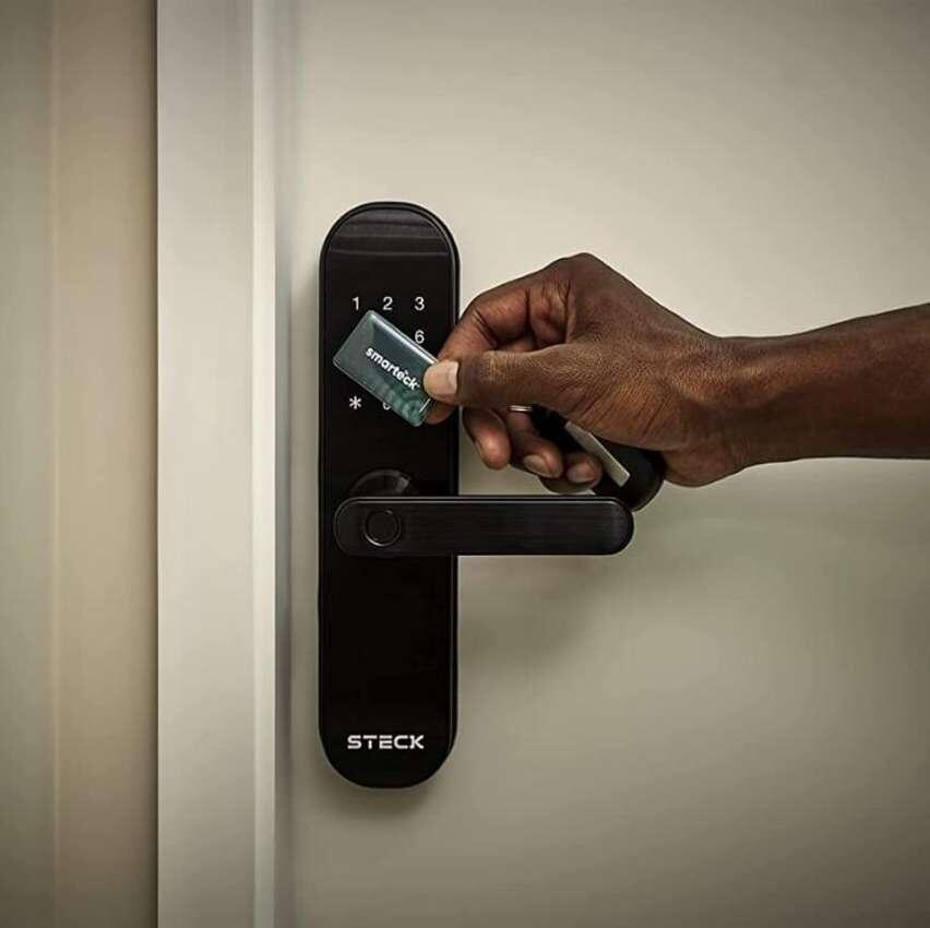 Steck, Fechadura Digital Inteligente Smarteck, com Biometria – SMBF1PS1 na Amazon