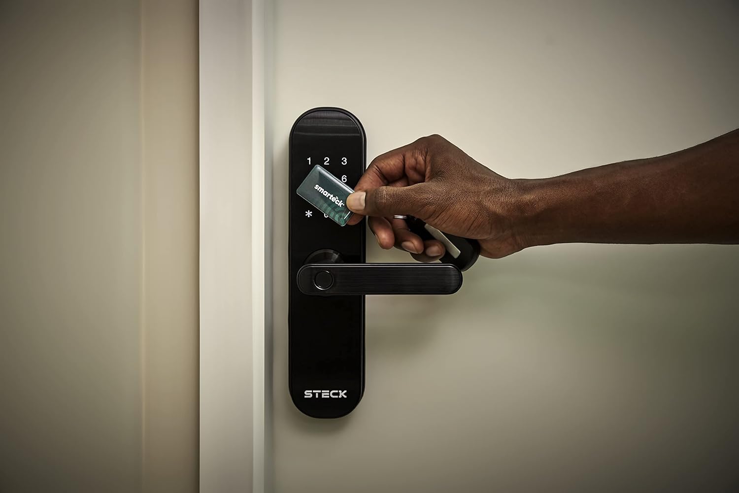 Steck, Fechadura Digital Inteligente Smarteck, com Biometria – SMBF1PS1 na Amazon