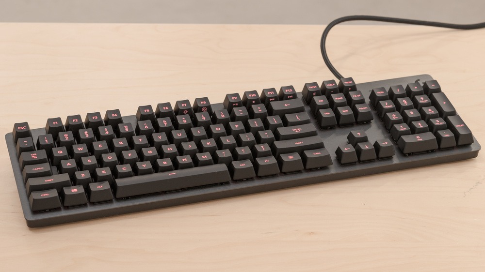 Teclado Mecânico Gamer Logitech G413 Carbon com Layout ABNT2, Iluminação Vermelha, USB Passthrough e Switch Exclusivo Romer-G na Amazon