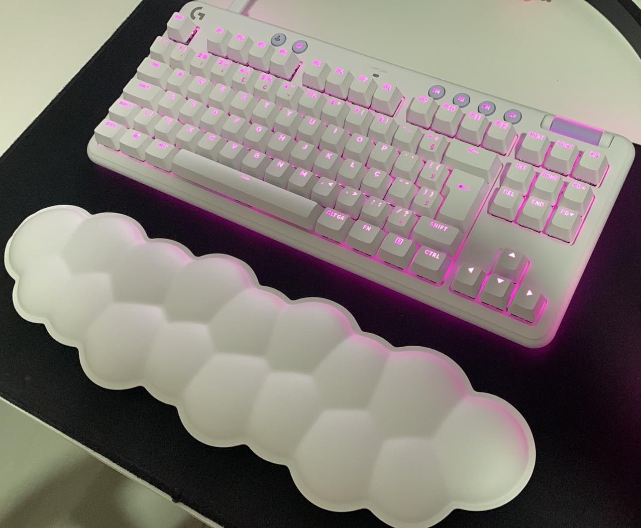 Teclado Mecânico Gamer Logitech G713 RGB LIGHTSYNC Switch GX Brown Tactile, Apoio Mãos Formato de Nuvem, PC Mac, Layout ABNT na Amazon