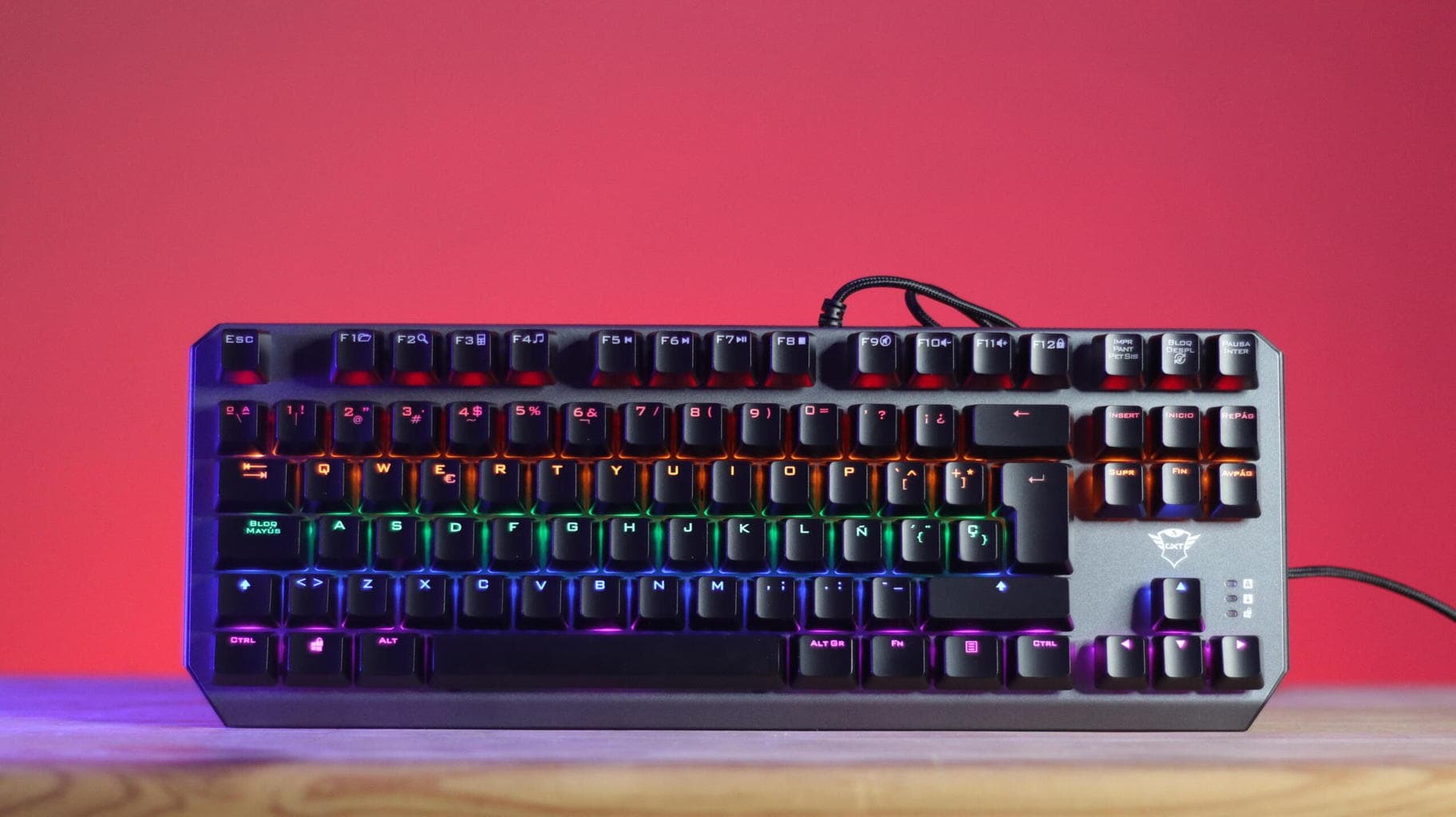 Teclado Mecânico Gamer Trust GXT 834 Callaz, Rainbow, Switch Outemu Red, TKL, USB, ABNT 2, Preto – 24623 na KaBuM!