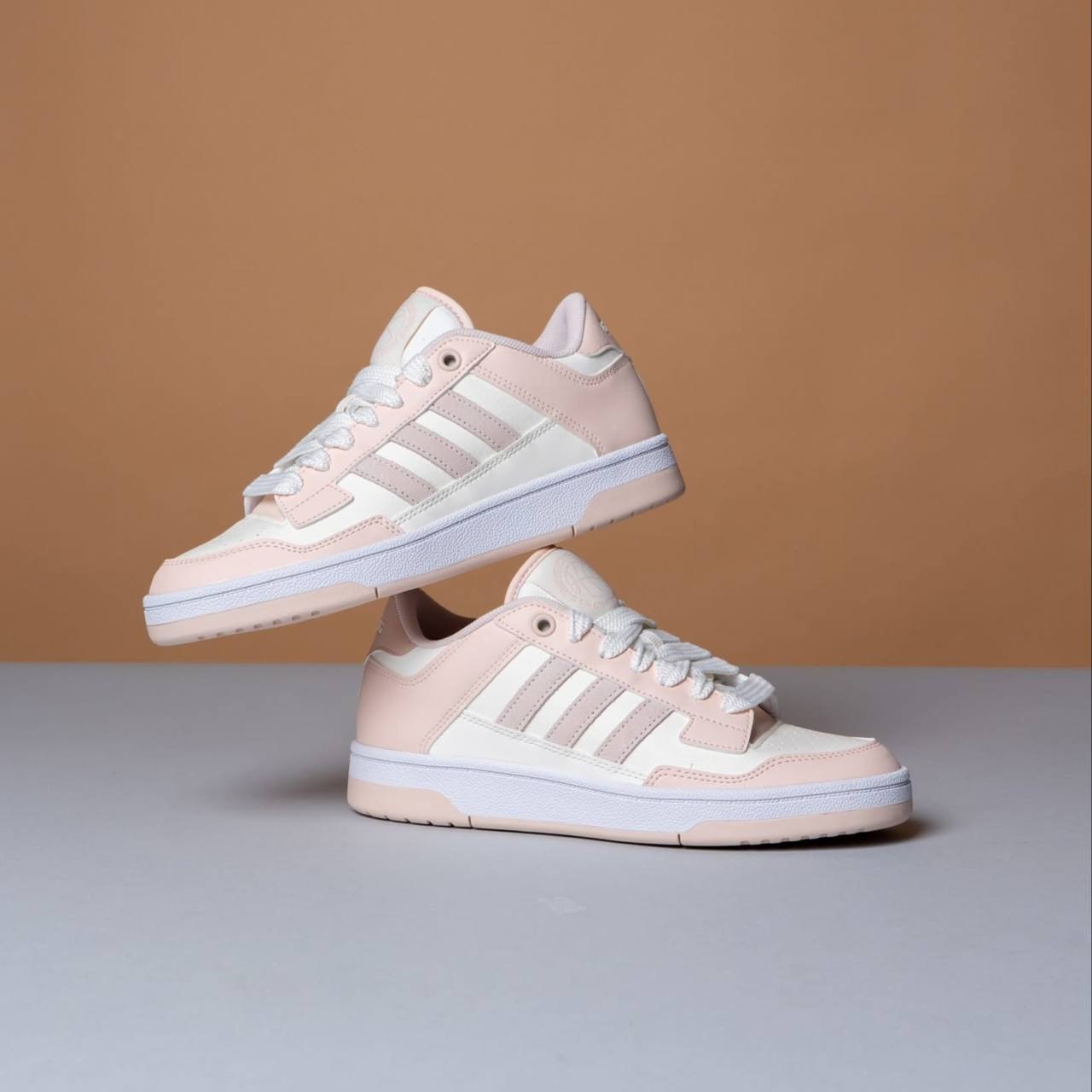 Tênis Adidas Rapid Court Low na Adidas