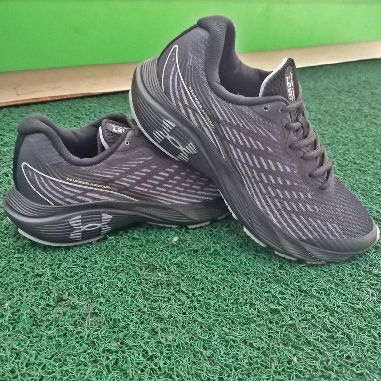 Tênis Under Armour CHARGED LEVITY masculino na Amazon