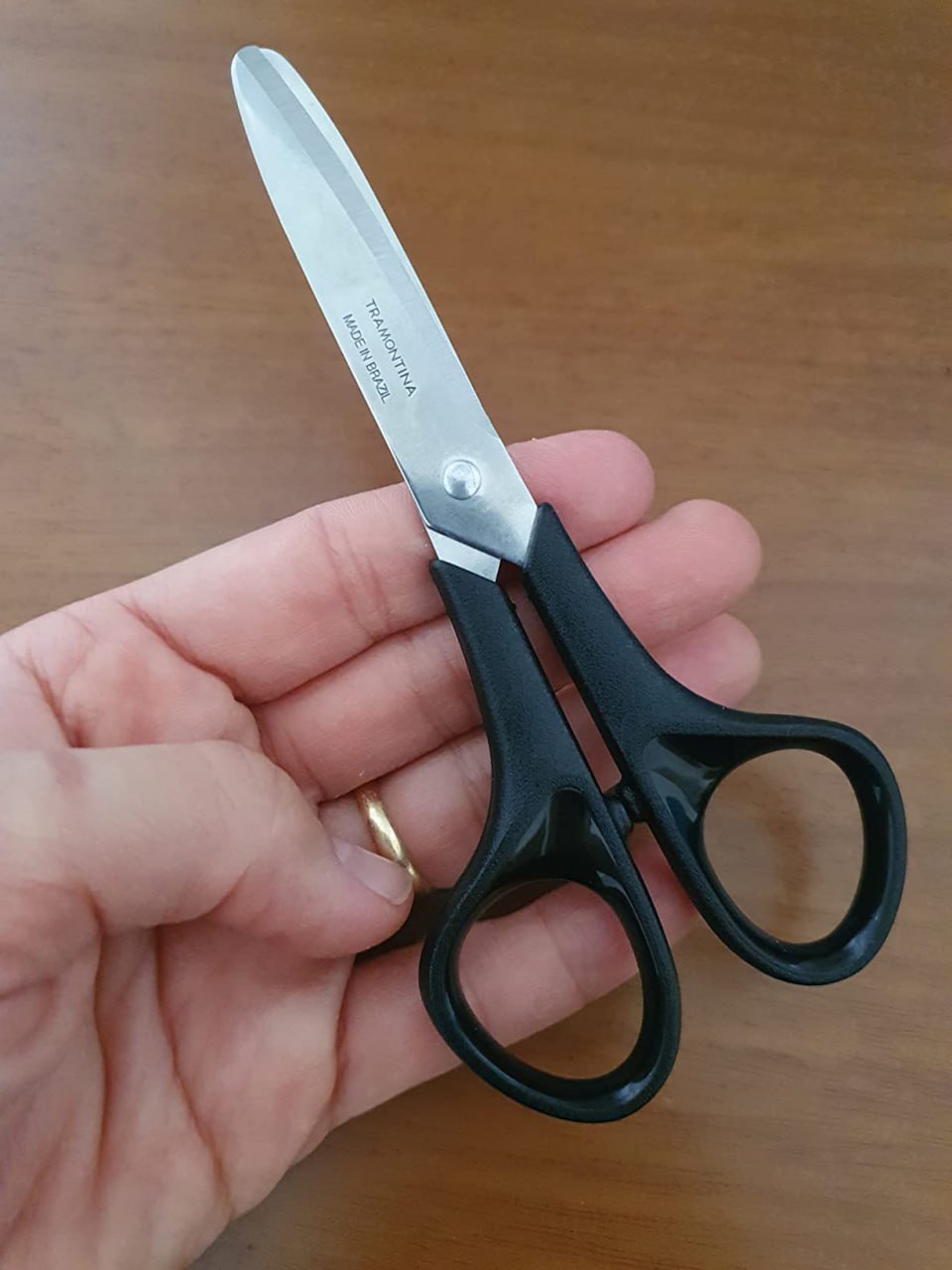 Tesoura escolar 5″ na Amazon