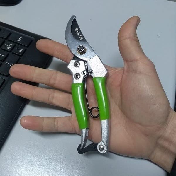 Tesoura Para Poda Palisad 180 mm com Trava e Mola Cabo Revestido de Borracha na Amazon