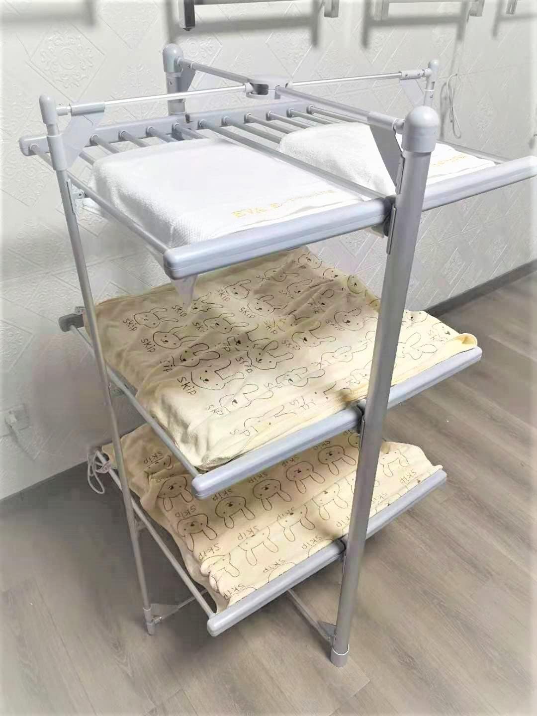 Toalheiro elétrico de banheiro, toalheiro aquecido independente, aquecedor de toalha polido, rack de secagem elétrico de três camadas, dobrável silencioso temperatura constante interessante na Amazon