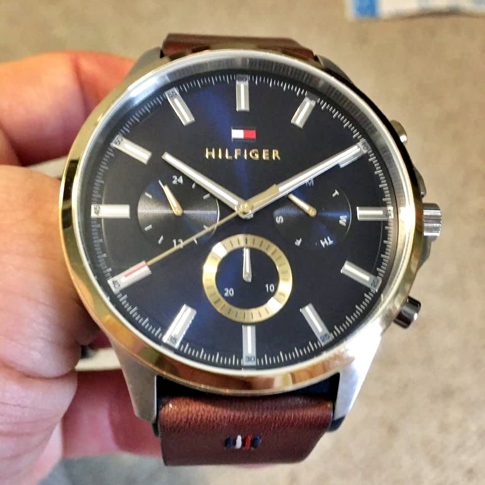Tommy Hilfiger 1710496 Relógio masculino com caixa de aço inoxidável e pulseira de couro de bezerro: marrom, Marrom, Moderno na Amazon