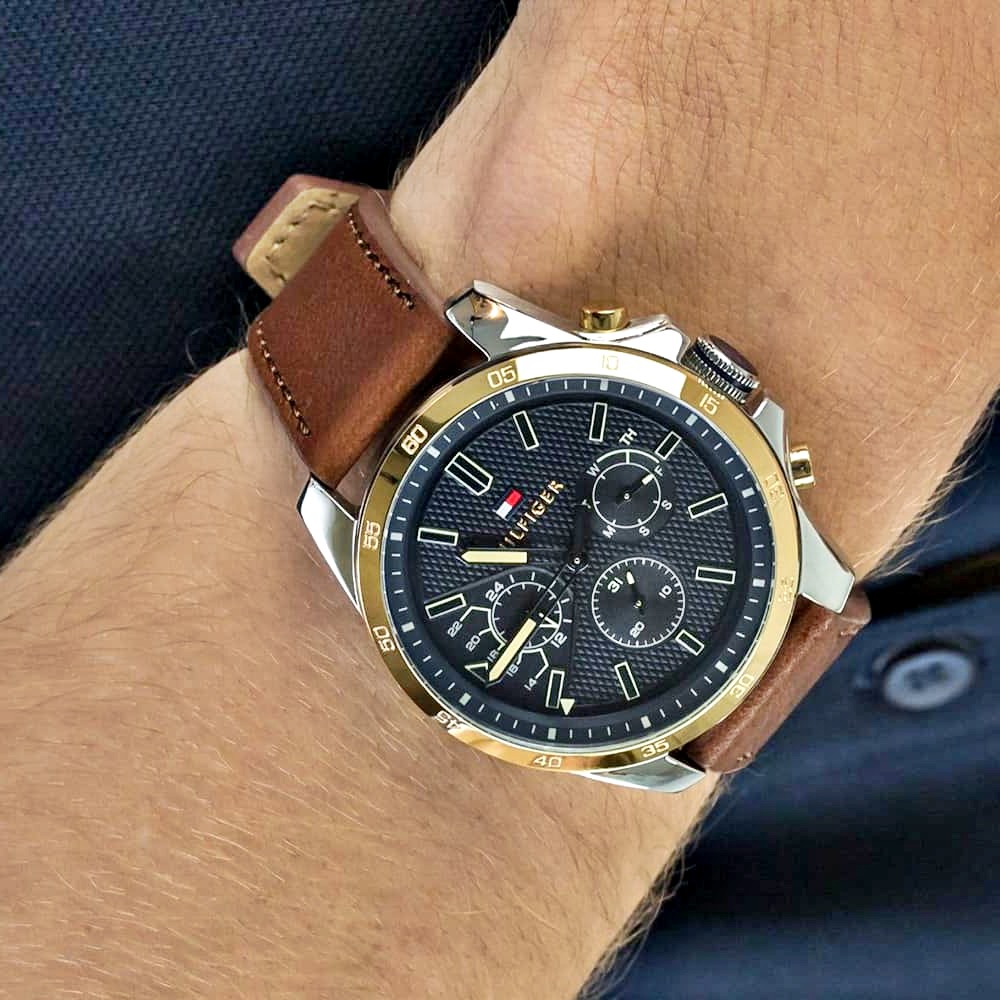Tommy Hilfiger Relógio casual masculino de aço inoxidável e pulseira de couro, cor: marrom (modelo: 1791561), Marrom, Movimento de quartzo na Amazon