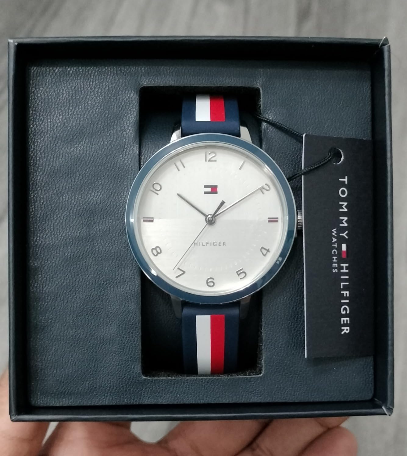 Tommy Hilfiger Relógio feminino de quartzo e aço inoxidável com pulseira de silicone, cor: multicolorido (modelo: 1782584), na Amazon