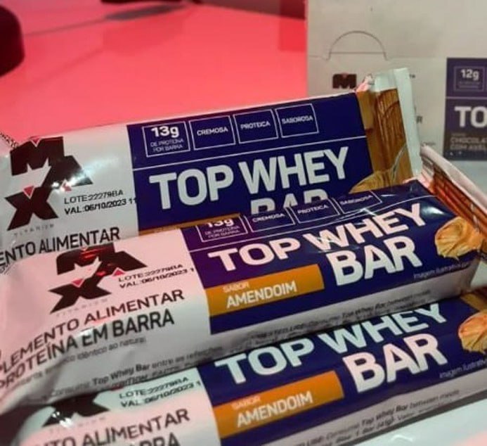 Top Whey Bar – 12 Unidades de 41g Amendoim – Max Titanium na Amazon