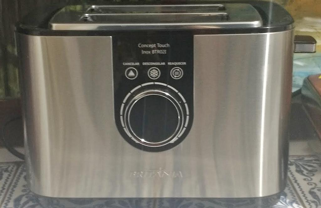 Torradeira Inox Britânia Concept Touch BTR02I 7 Níveis 850W na Amazon