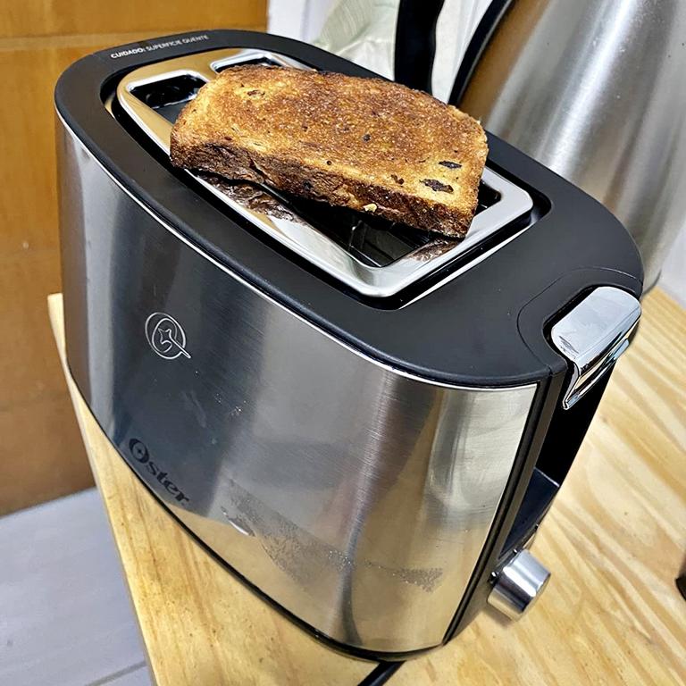 Torradeira Oster Simple Life, Inox, 650W, OTOR600 na Amazon