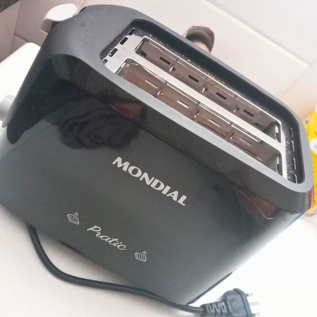 Tostador de Pães Pratic, Mondial, Preto/Prata, 700W, 110V – T-18 na Amazon