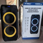 TRC 5590 – Caixa de Som Amplificada Portátil com Bluetooth; Controle Remoto; Entrada USB; Iluminação em LED; Disco Ligthing; Microfone com Fio e TWS; – 1000W RMS; Black na Amazon