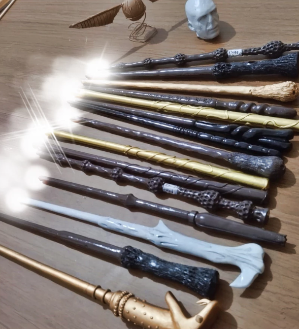 Varinhas LED Harry Potter / Varinhas com luz coloridas / Vários modelos / Varinhas mágicas na Shopee