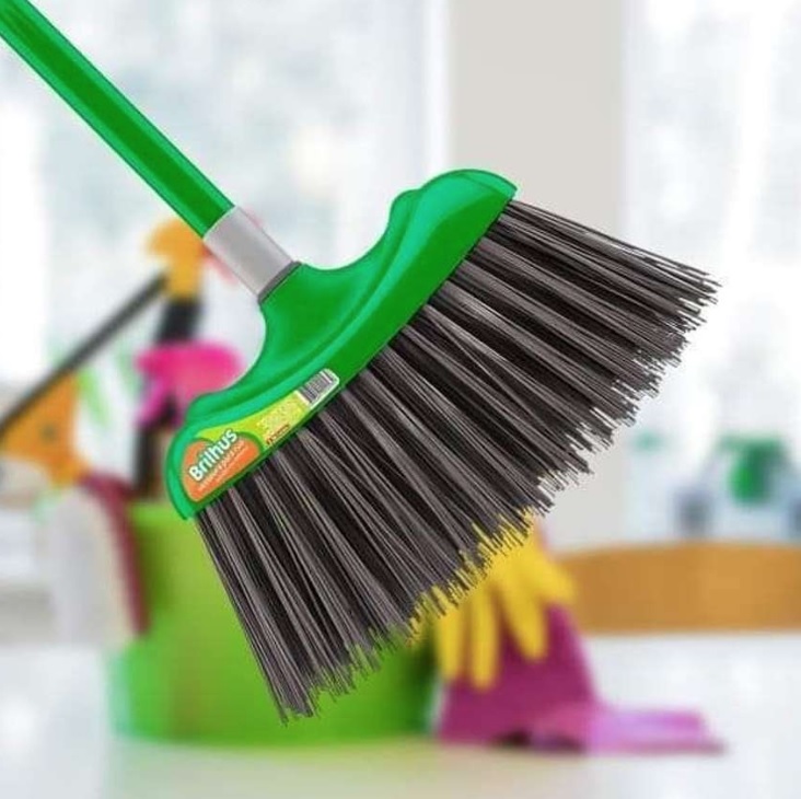 Vassoura Para Rua com Cabo Brilhus Verde na Amazon