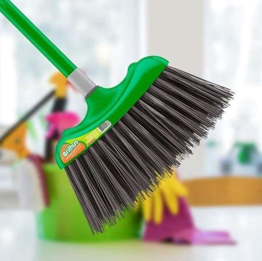 Vassoura Para Rua com Cabo Brilhus Verde na Amazon