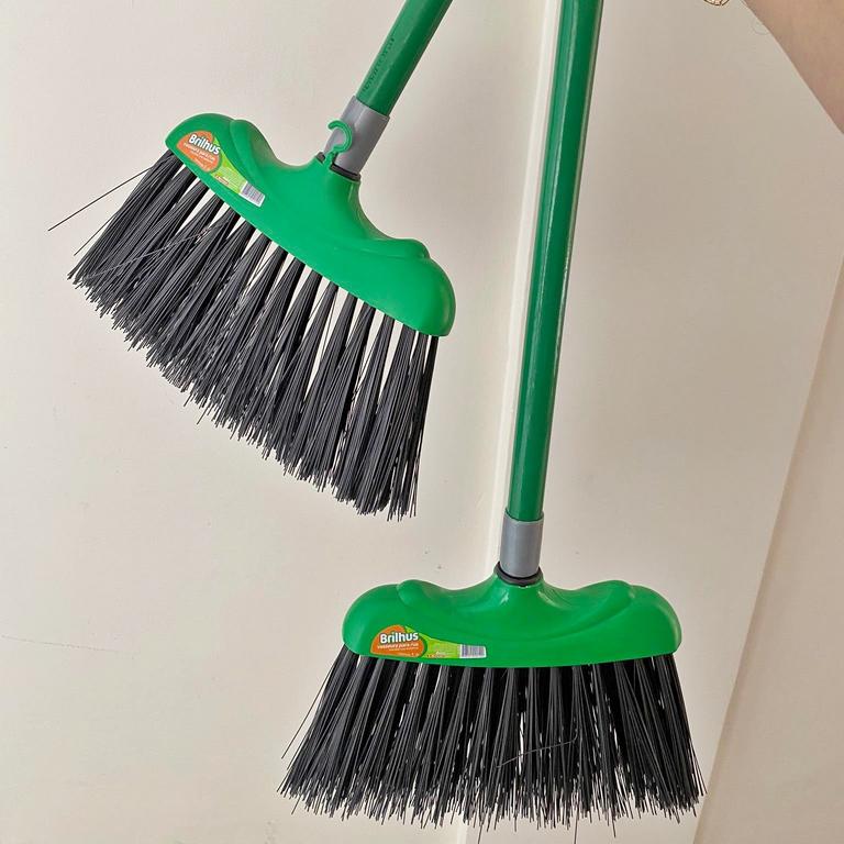 Vassoura Para Rua com Cabo Brilhus Verde na Amazon