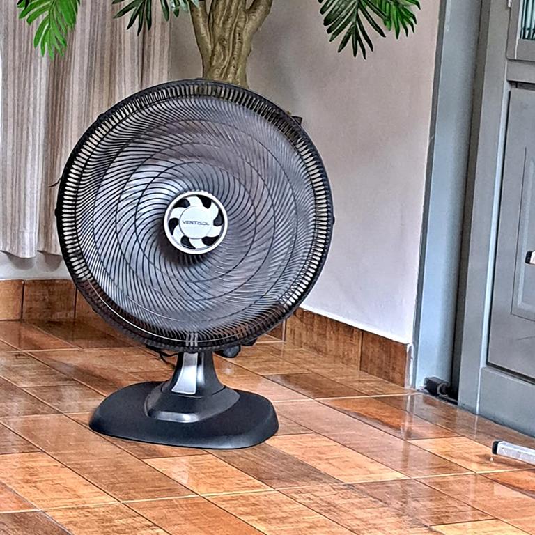 Ventisol Ventilador de Mesa Oscilante, Turbo 6 Pás Premium, Preto, 30cm, 220v, Ventisol na Amazon