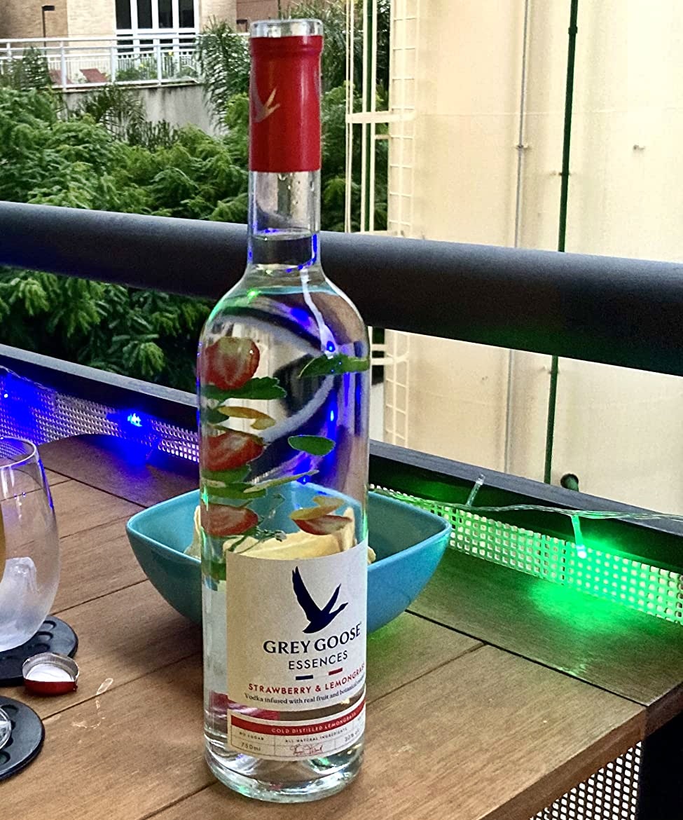 VODKA GREY GOOSE MORANGO E CAPIM LIMAO 750 ML na Amazon