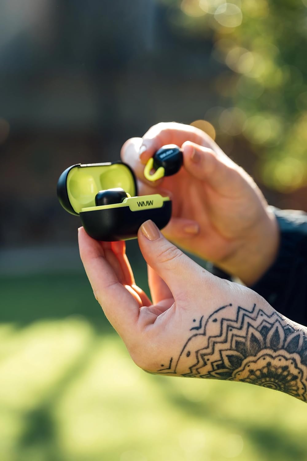 WAAW by ALOK Fone de Ouvido SPORT MOVE 200 Bluetooth, Resistente à Água e Suor, Até 30h de Autonomia na Amazon