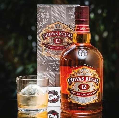 Whisky Chivas Regal 12 anos, 750 ml, Dourado na Amazon