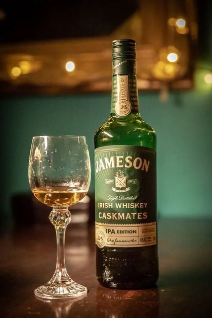 Whisky Irlandês Tridestilado Jameson Caskmates IPA Edition 750 ml na Amazon