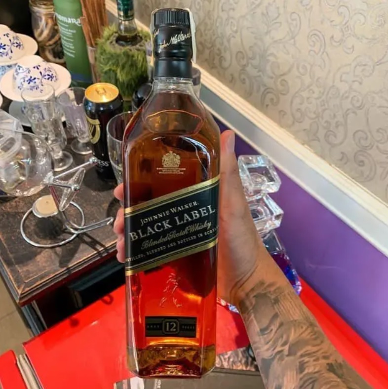Whisky Johnnie Walker Black Label 12 anos, 750ml na Amazon