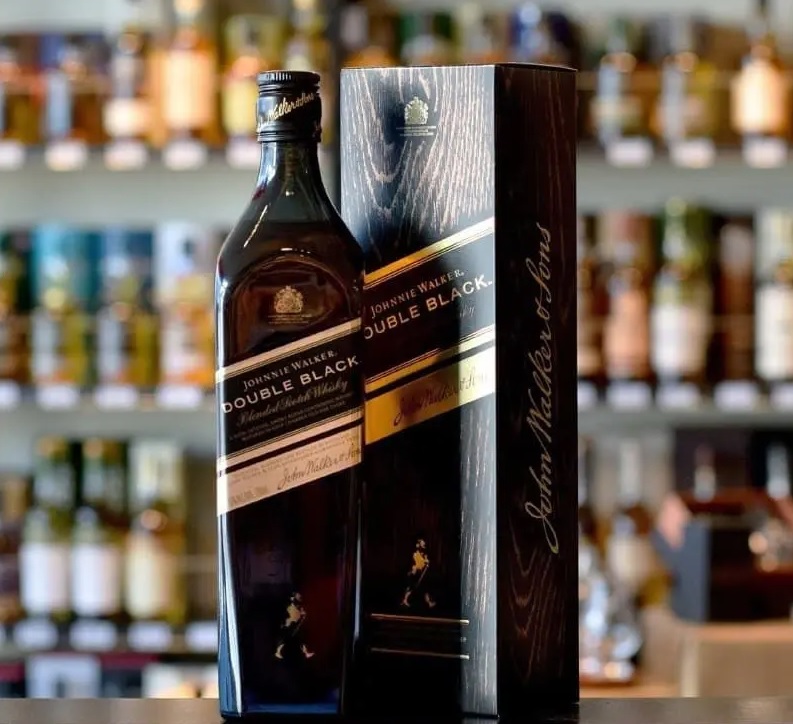 Whisky Johnnie Walker Double Black 1000Ml na Casas Bahia
