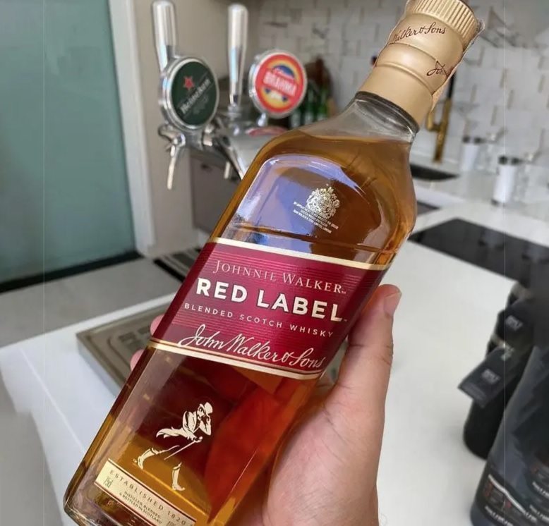 Whisky Johnnie Walker Red Label 750ml na Amazon