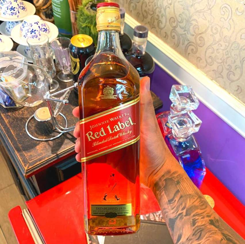 Whisky Johnnie Walker Red Label – 1L na Casas Bahia